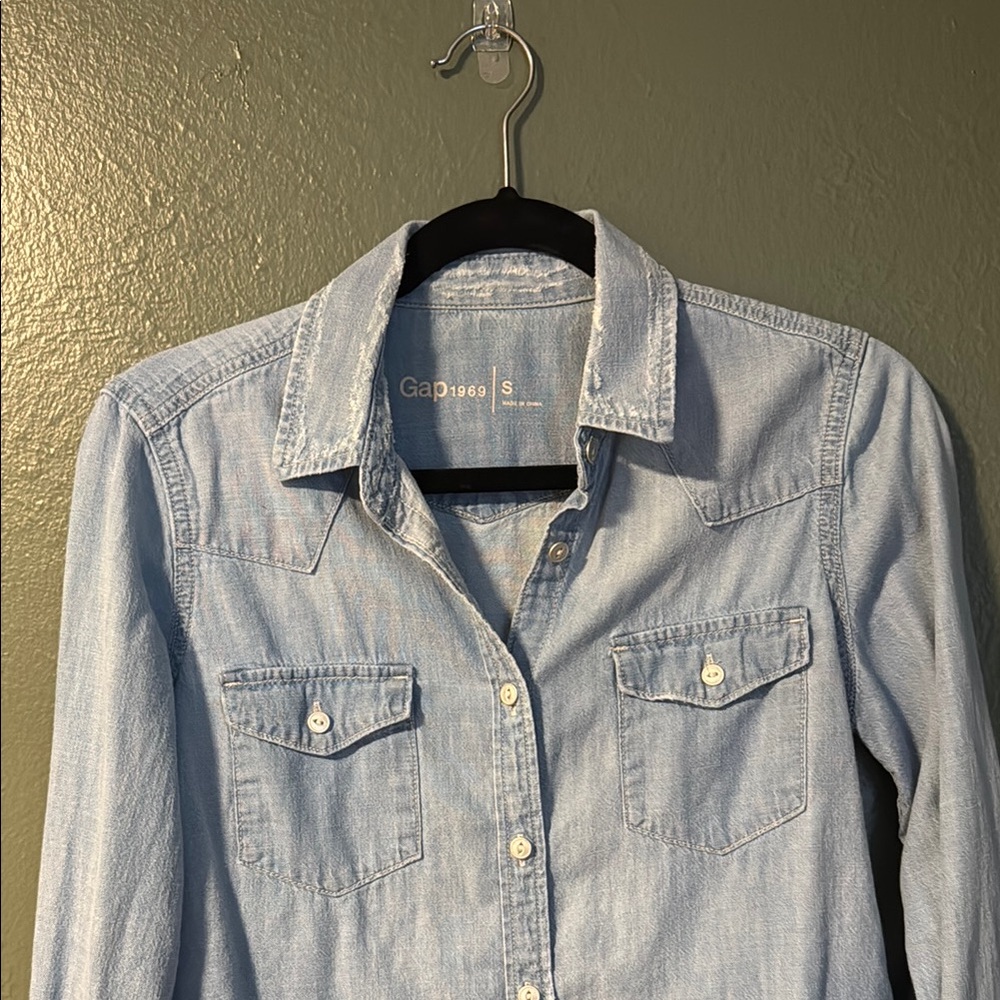 Gap S Light Blue Denim Button-Up Shirt - Picture 3 of 9